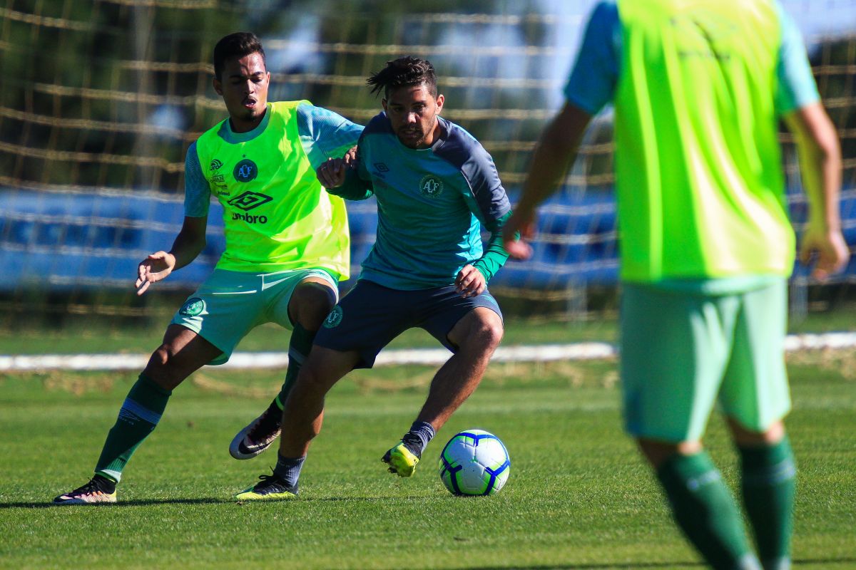 Photo of Chape faz jogo-treino entre a equipe principal e o sub-20
