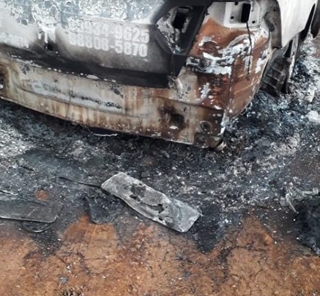 Photo of Táxi é encontrado queimado; Taxista está desaparecido