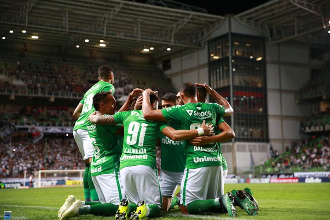 Photo of Enfim a vitória: Chape vence Atlético MG em Minas