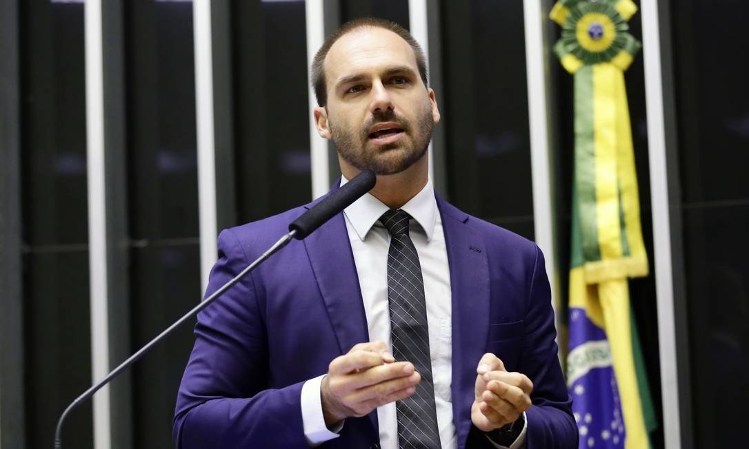 Photo of Líder do governo anuncia Eduardo Bolsonaro como novo líder do PSL na Câmara