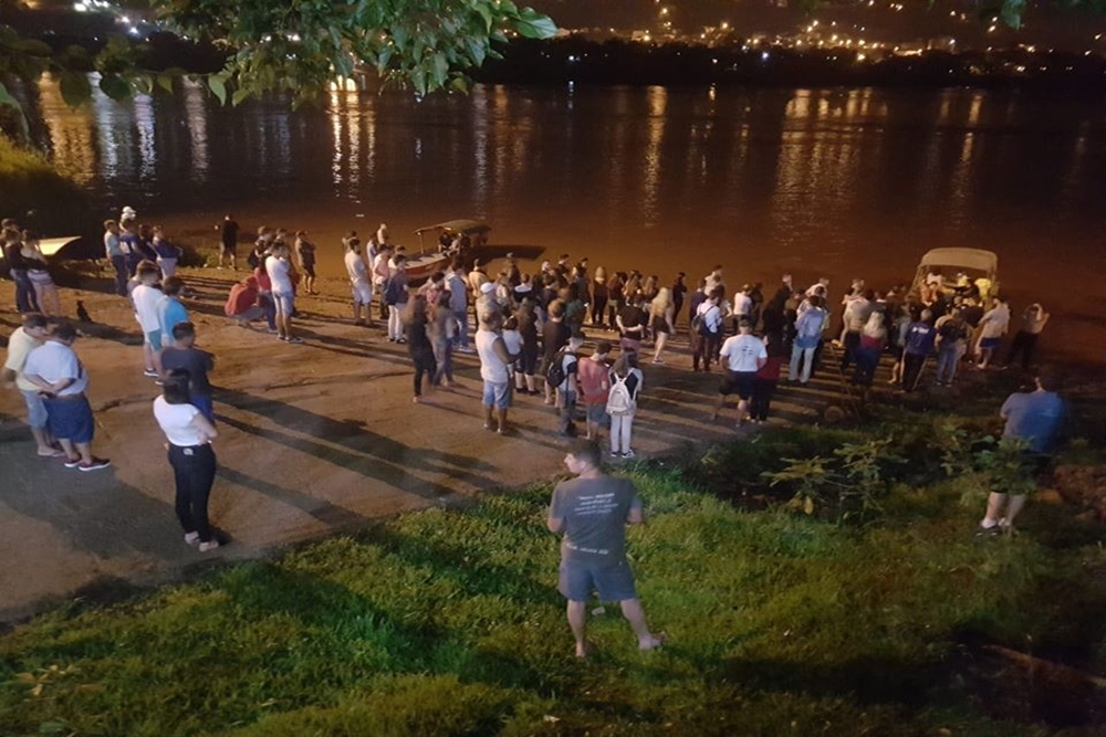 Photo of Barco com 15 estudantes universitários naufraga no rio Uruguai, entre Itapiranga e Barra do Guarita