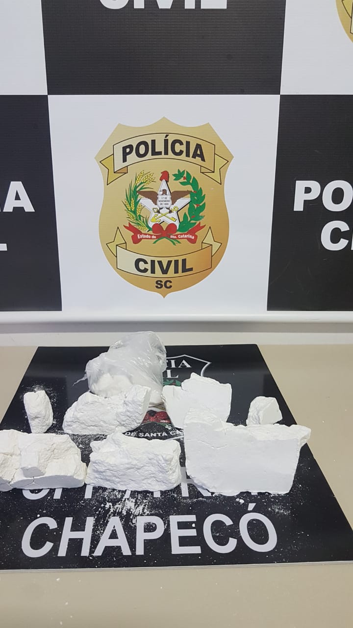 Photo of Polícia prende duas pessoas com cerca de meio quilo de cocaína