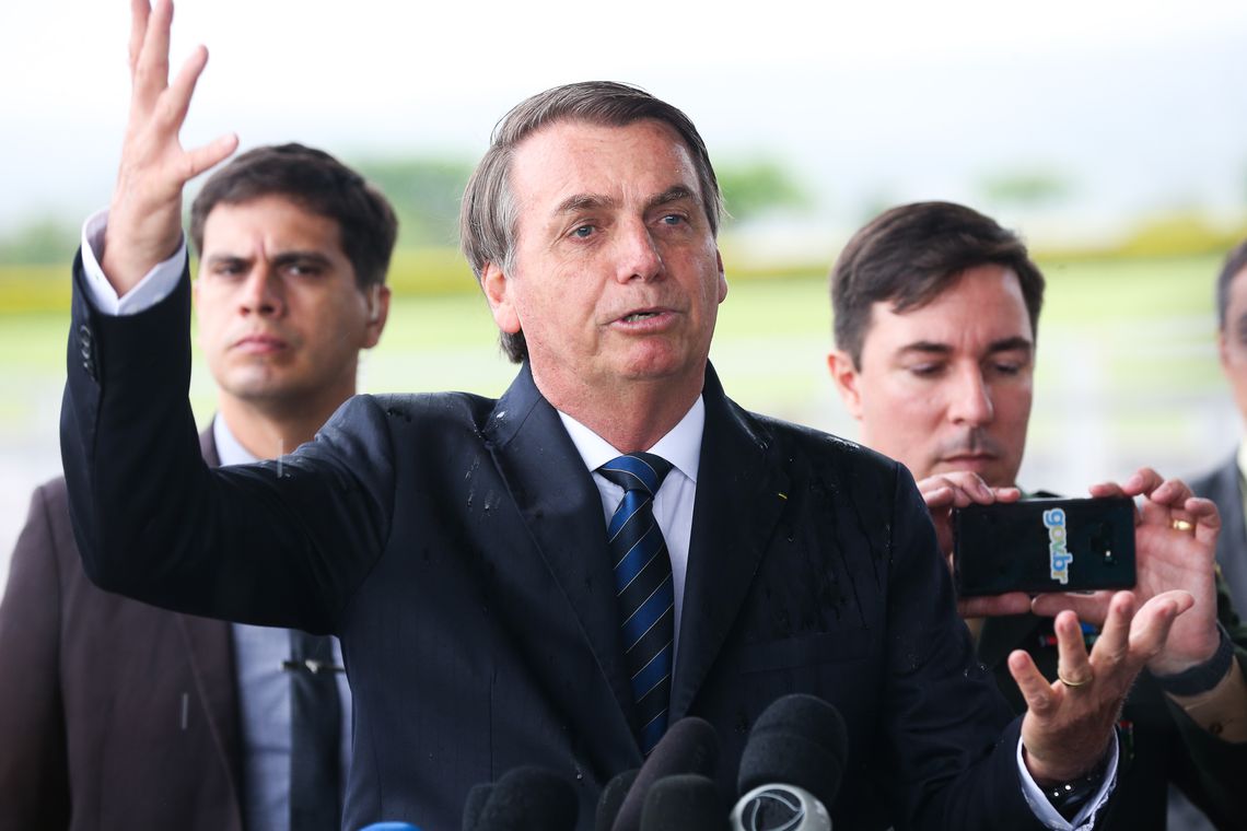 Photo of “Não podemos ter eleições sob o manto da suspeição”, diz Bolsonaro