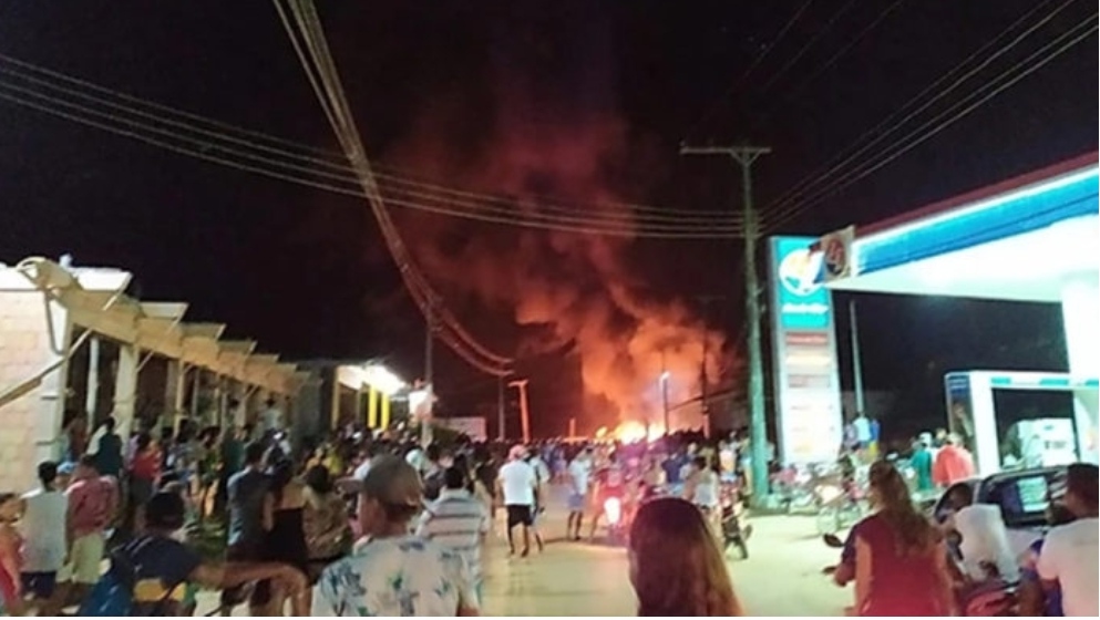 Photo of Suspeito de estupro é esquartejado e queimado em via pública