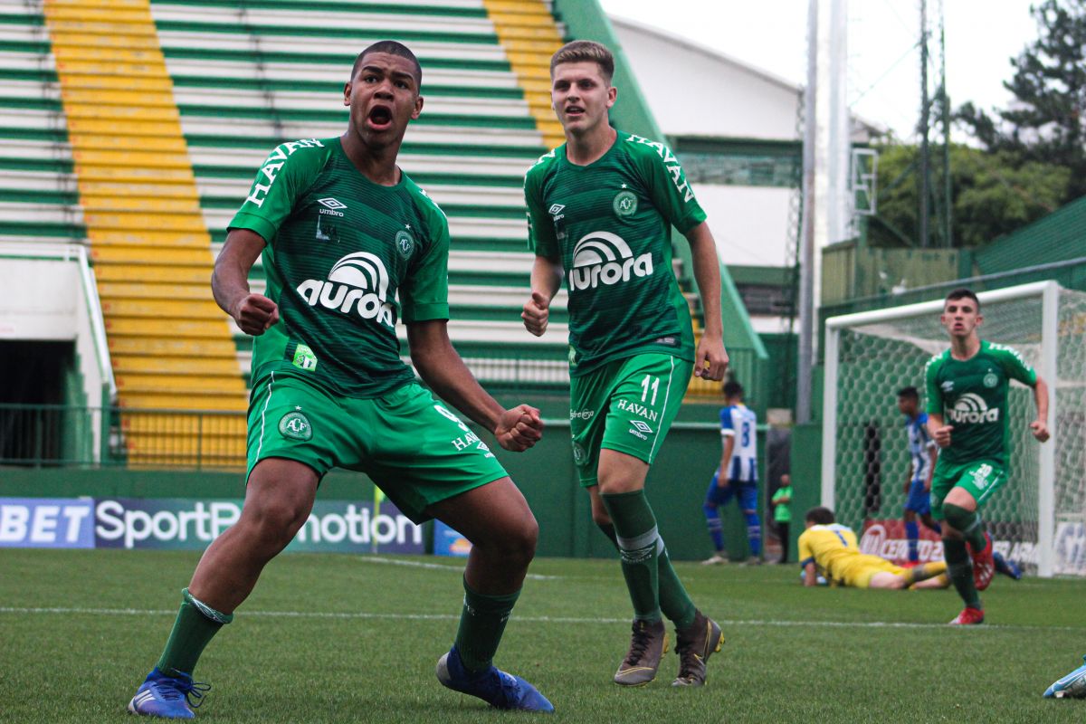 Photo of Chapecoense negocia promessas da base com o Flamengo