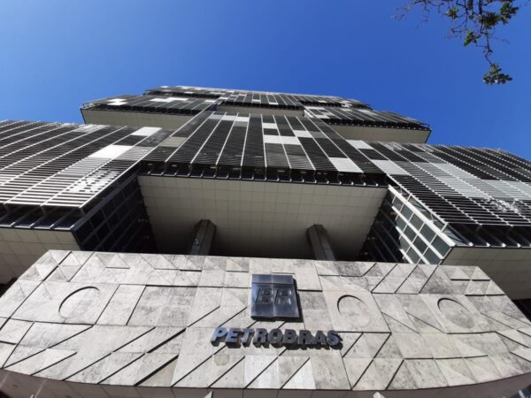 Photo of Petrobras teve em 2019 seu maior lucro da história: R$ 40,1 bi