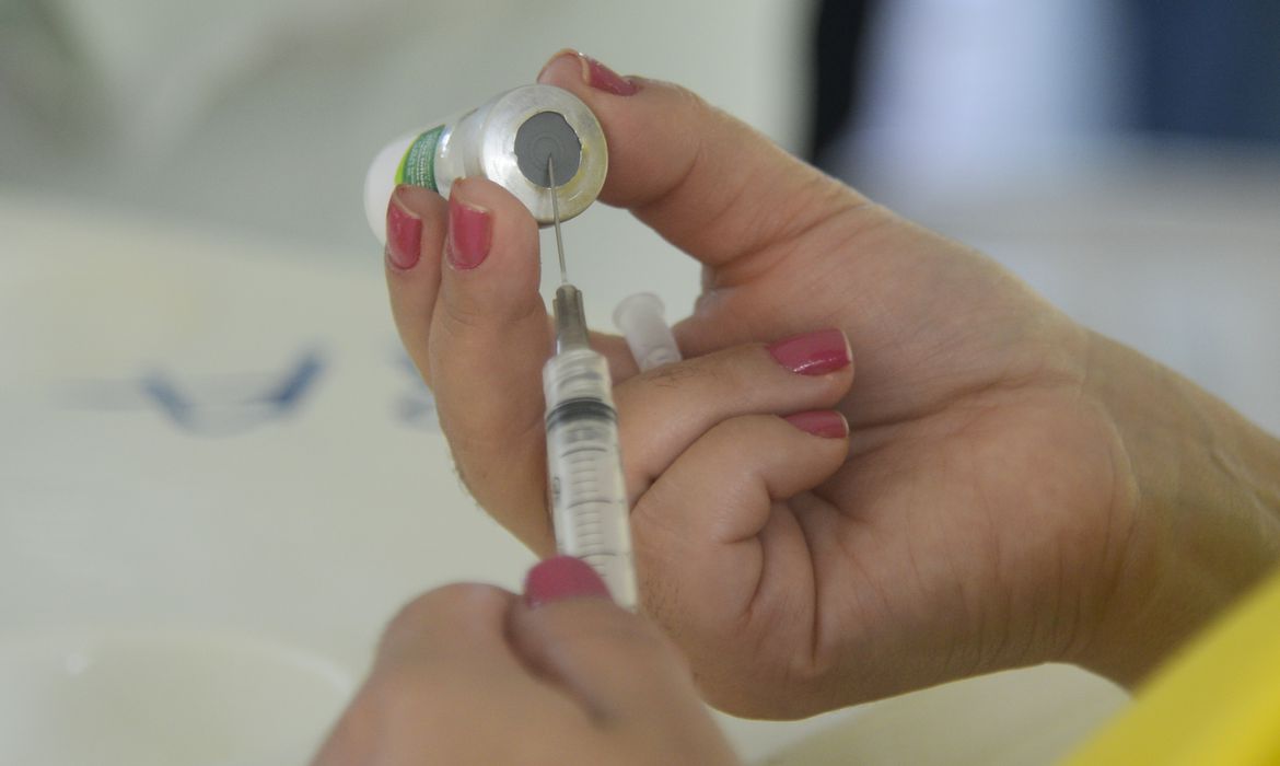 Photo of Universidade de Brasília e HUB iniciam testes de vacina contra covid-19