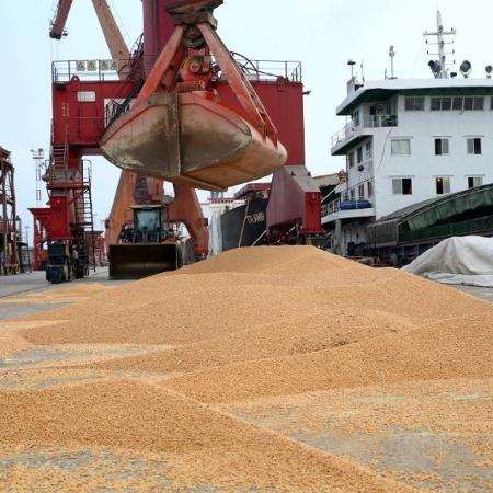 Photo of China pede que empresas de alimentos elevem estoques, por medo de surto de coronavírus no Brasil