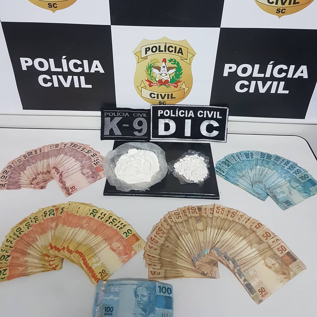Photo of PC apreende crack, dinheiro, rádios comunicadores e prende 4 pessoas