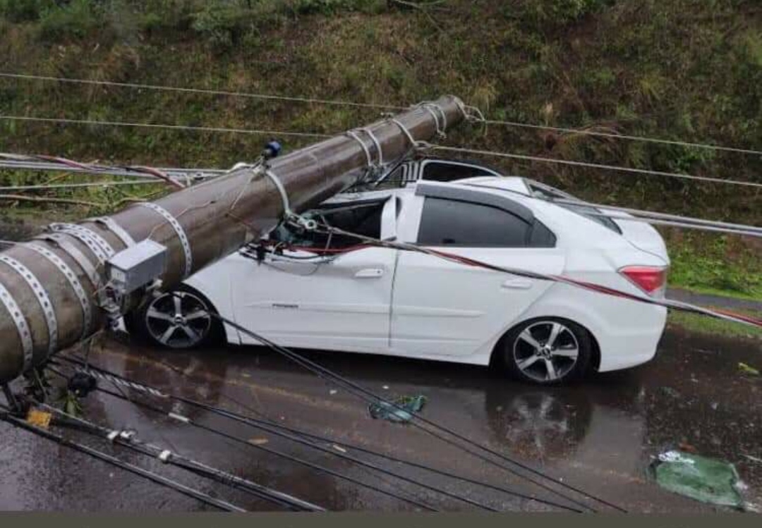 Photo of “Ciclone Bomba” deixa 7 mortes, um desaparecido e muita destruição em Santa Catarina