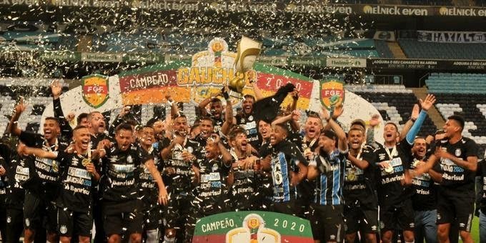Photo of Grêmio leva susto, perde para o Caxias, mas é tricampeão gaúcho