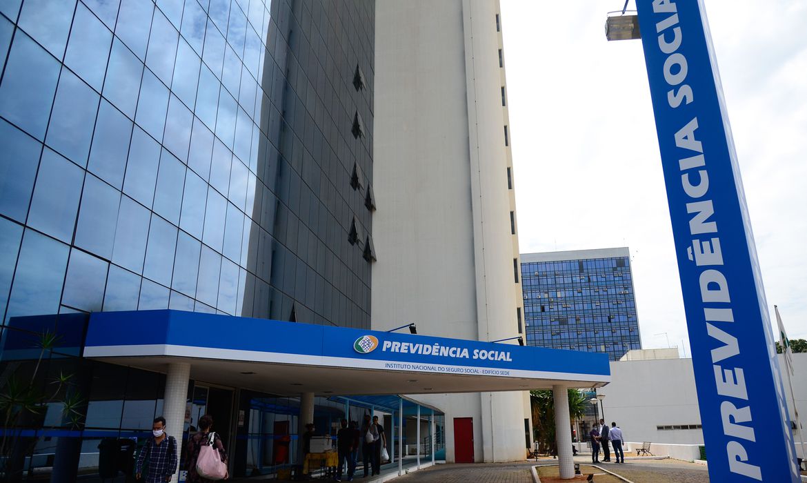 Photo of Apenas segurados agendados serão atendidos nas agências do INSS