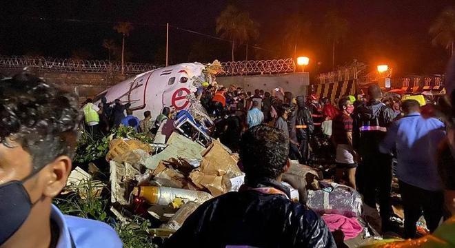 Photo of Avião que se partiu em dois transportava 190 pessoas