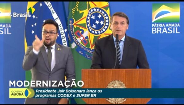 Photo of “Você é o homem que salvou milhões de empregos no Brasil”, diz Bolsonaro a Jorginho Mello