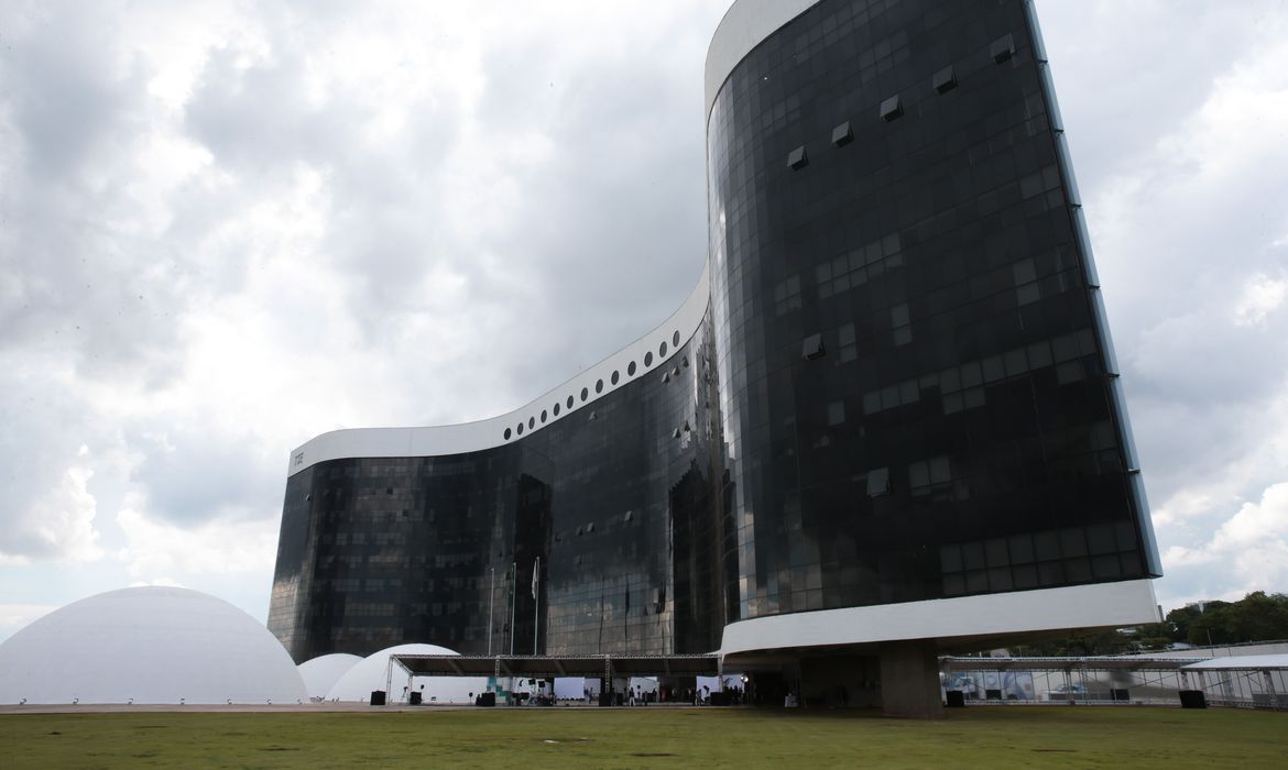 Photo of TSE encontra R$ 60 milhões em irregularidades nas contas de candidatos