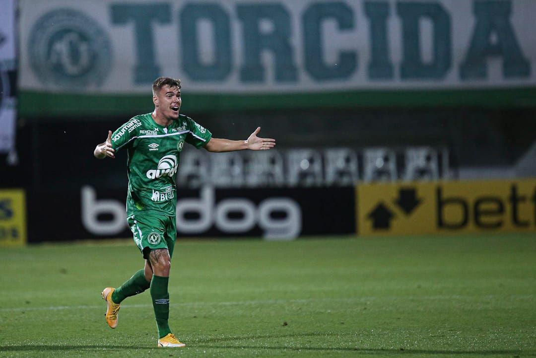 Photo of Chape vence o Cuiabá e chega aos 50 pontos na Série B