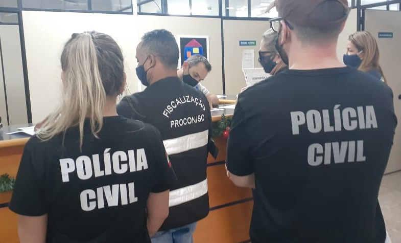 Photo of PREÇOS ABUSIVOS: Polícia Civil e Procon fiscalizam comércio de água em Chapecó