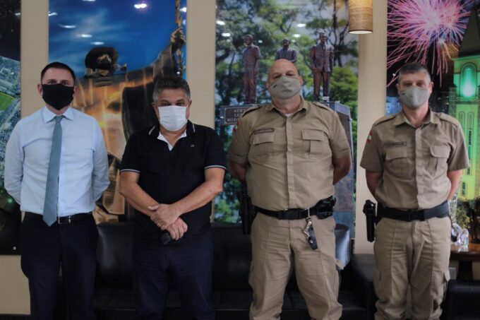 Photo of Prefeito recebe novo comando da Polícia Militar