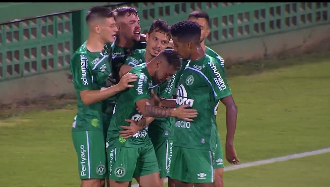 Photo of Chape vence clássico e garante retorno a Série A