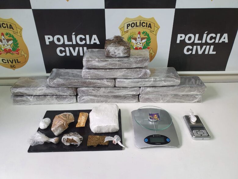 Photo of Polícia Civil realiza grande apreensão de drogas ilícitas em Chapecó