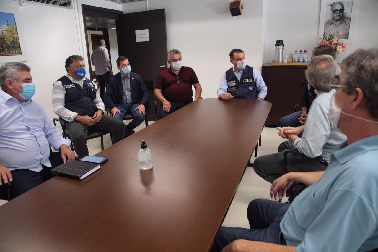 Photo of Governador Moisés trata de abertura de leitos no HRO