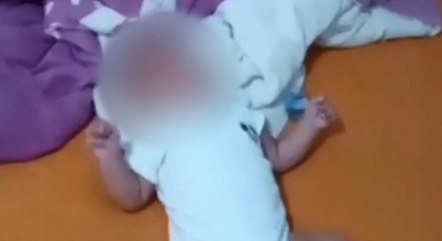Photo of Vídeo mostra mãe tentando sufocar bebê de três meses