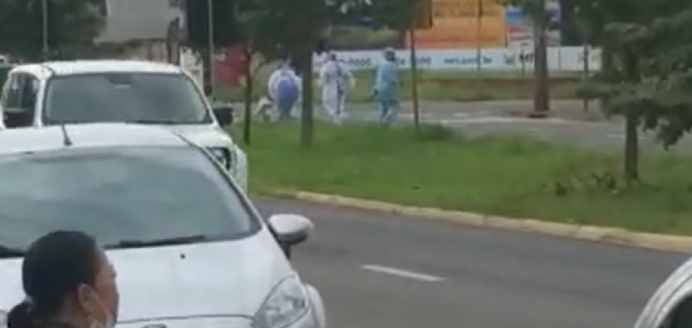 Photo of VÍDEO: paciente com covid foge ao saber que seria intubado