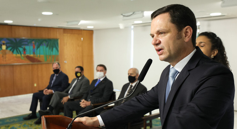 Photo of Novo ministro da Justiça decide trocar comando da PF com autorização de Bolsonaro