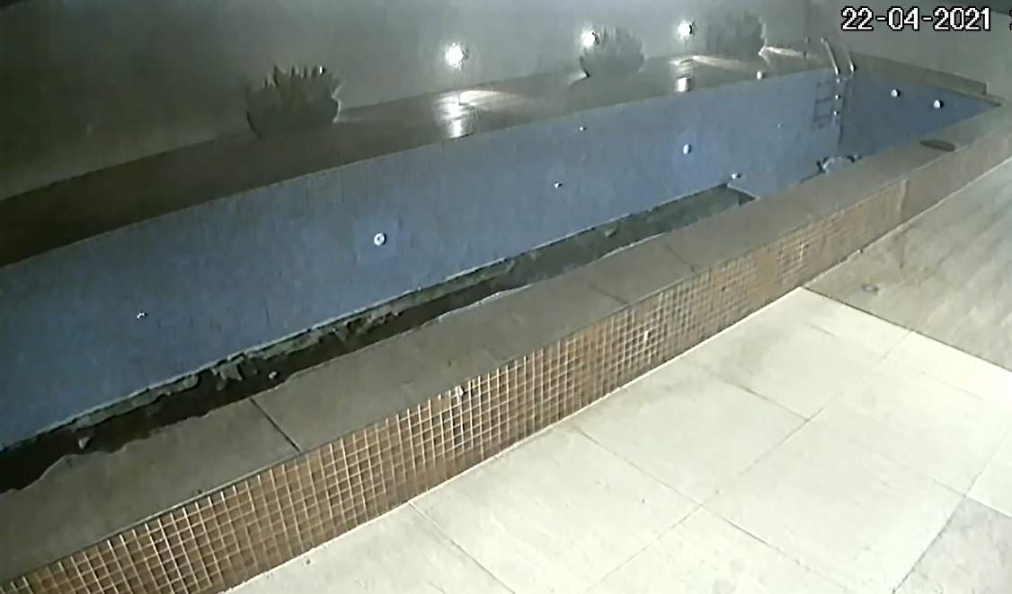 Photo of Vídeos mostram momento exato em que piscina desaba em prédio