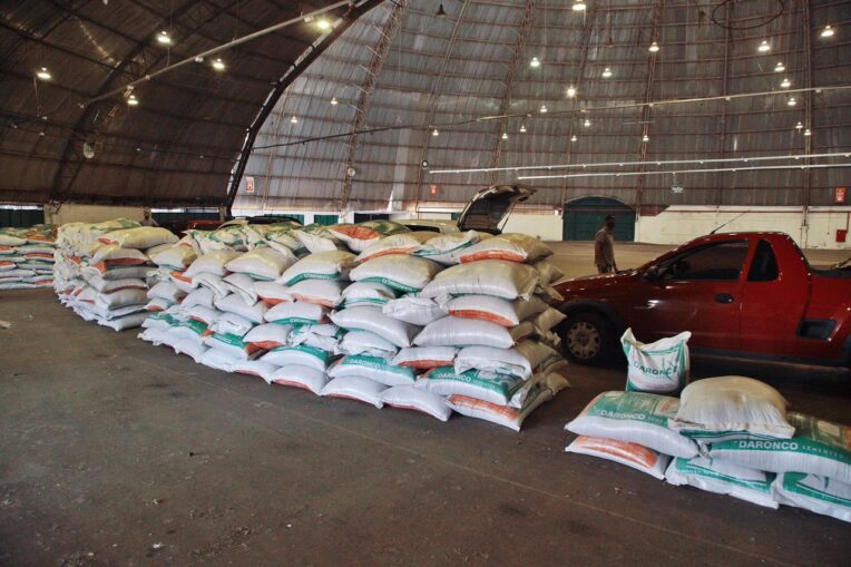 Photo of Agricultura ainda tem 400 sacas de aveia para distribuição gratuita