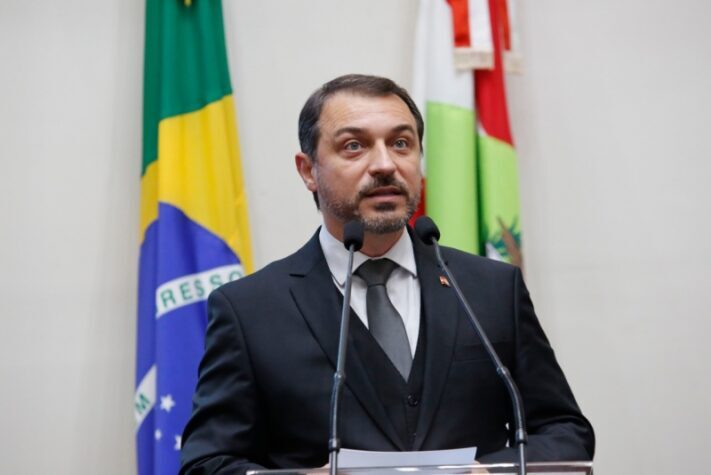 Photo of Julgamento livra governador de impeachment em Santa Catarina