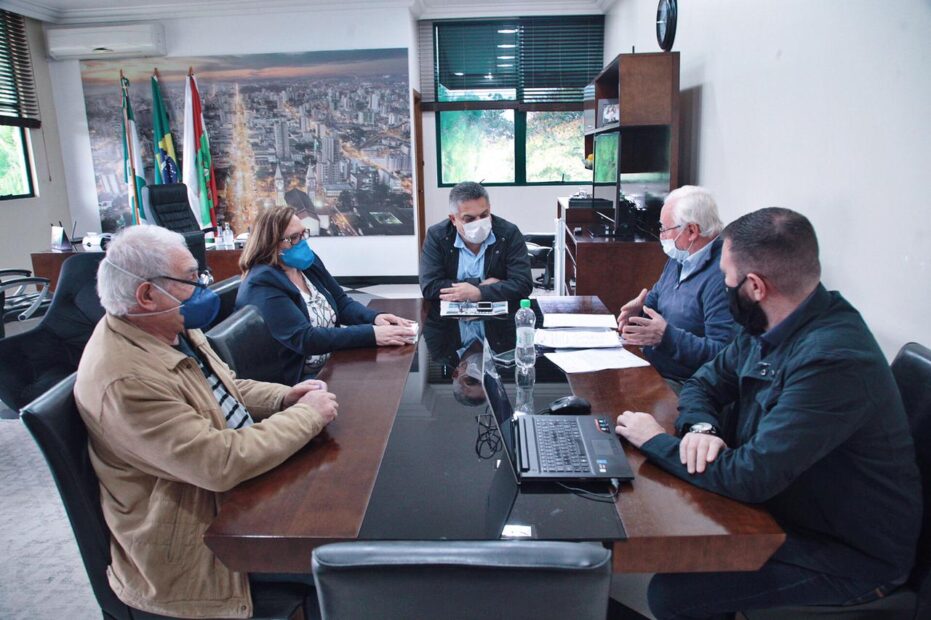 Photo of Prefeito recebe diretoria do Verde Vida