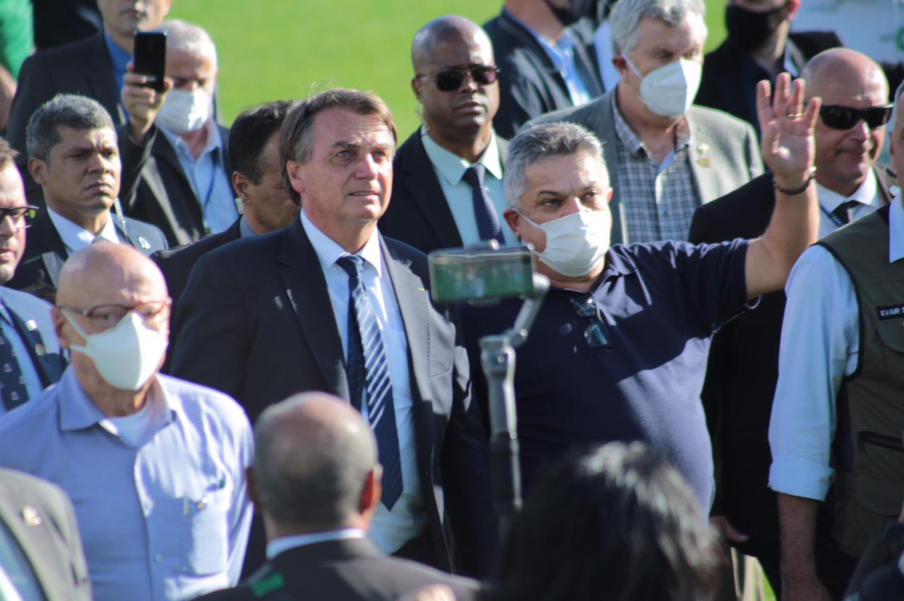 Photo of Presidente Bolsonaro visita Arena Condá e agroindústria em Chapecó