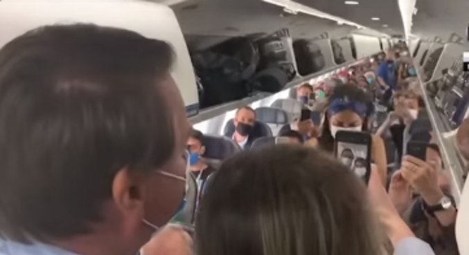 Photo of Hostilizado em avião, Bolsonaro diz que opositores deveriam viajar de jegue