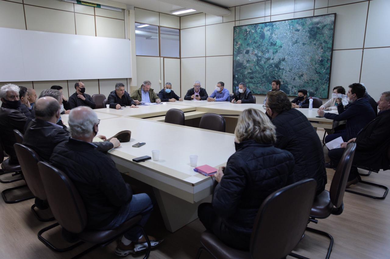 Photo of Administração Municipal se reúne com vereadores, SACH e Observatório Social