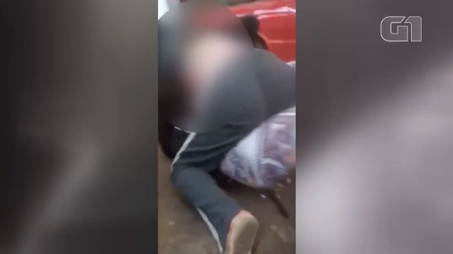 Photo of Menino de 6 anos grava a irmã sendo esfaqueada para enviar imagens à mãe