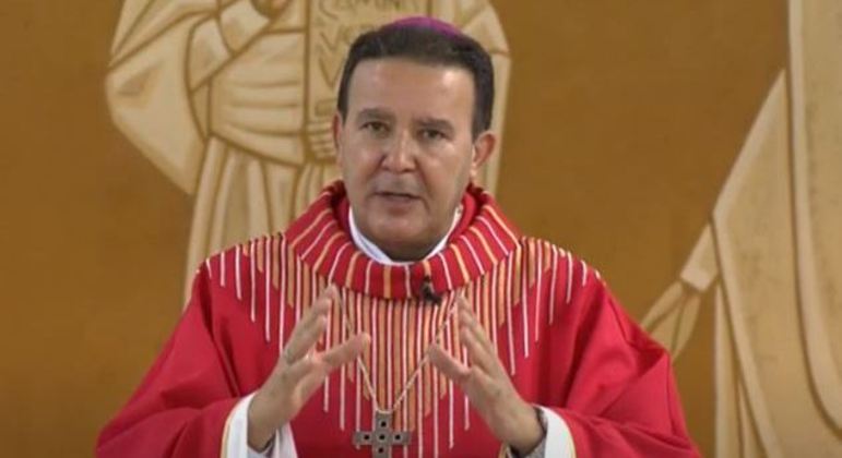 Photo of Bispo católico renuncia após vazamento de vídeo íntimo