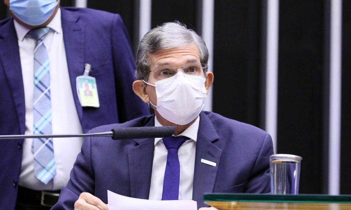 Photo of Presidente da Petrobras descarta mudança na política de preços dos combustíveis