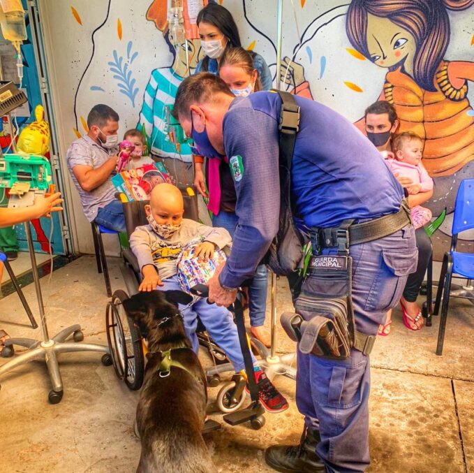 Photo of Crianças hospitalizadas recebem carinho de motociclistas e profissionais de segurança