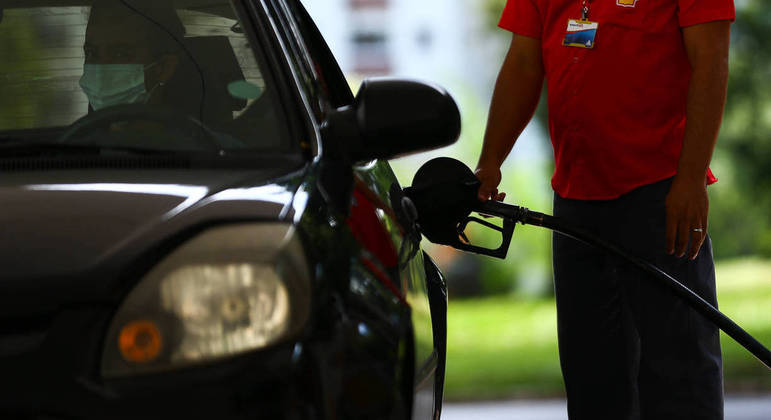 Photo of Preço médio da gasolina supera R$ 6 há seis semanas, aponta ANP