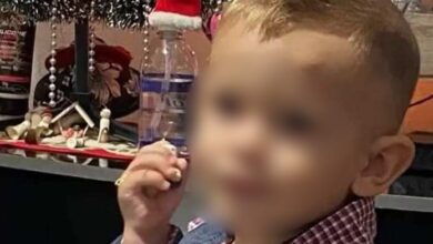 Photo of Morre bebê que se enforcou com alça de mochila em creche