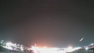 Photo of VÍDEO: Bola de fogo rara risca noite em Chapecó e impressiona