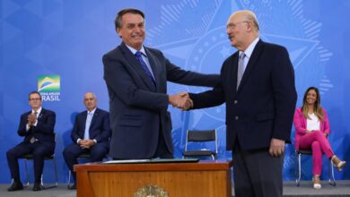Photo of Presidente oficializa reajuste de 33,23% para professores