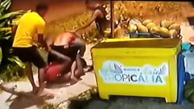 Photo of Vídeo mostra momento em que congolês é espancado até a morte no Rio