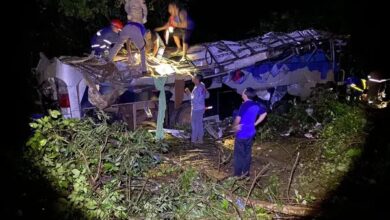 Photo of Ônibus cai em ribanceira e deixa 10 mortos e outros 21 feridos
