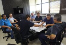 Photo of Moradores da Linha Cachoeira entregam projeto de asfaltamento