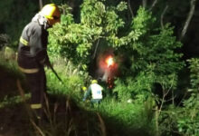Photo of Carro cai em ribanceira entre Cordilheira Alta e Xaxim e pega fogo