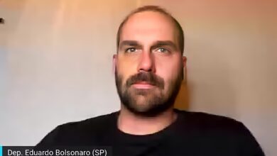 Photo of Deputado Eduardo Bolsonaro tem live bloqueada pelo Instagram