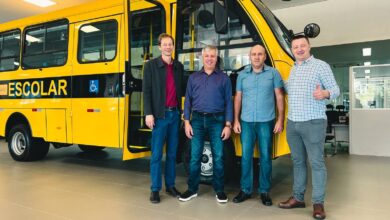 Photo of Município de São Carlos recebe novo micro-ônibus escolar