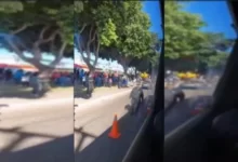 Photo of VÍDEO: Carro sobe em calçada e atropela 5 crianças; 3 estão em estado grave